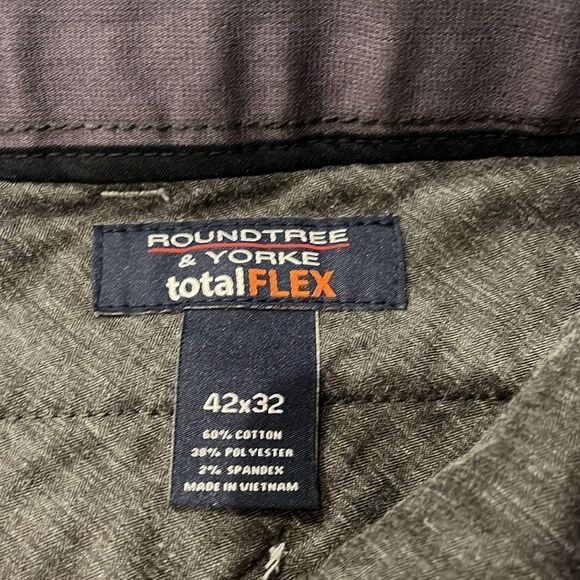 Men's Roundtree & Yorke Total Flex  Grey Slacks - Picture 7 of 8